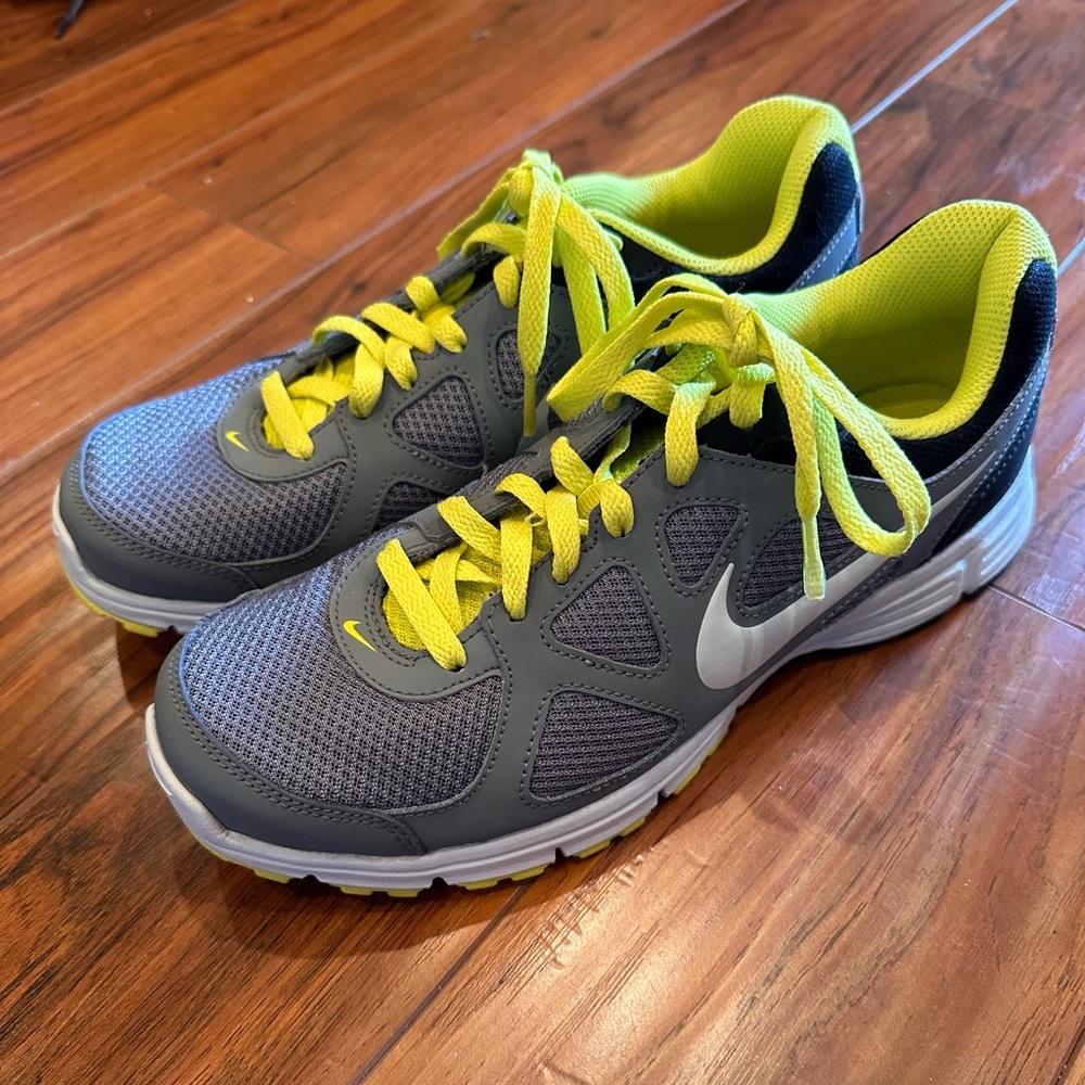 Nike Men’s Tennis Shoes Gem